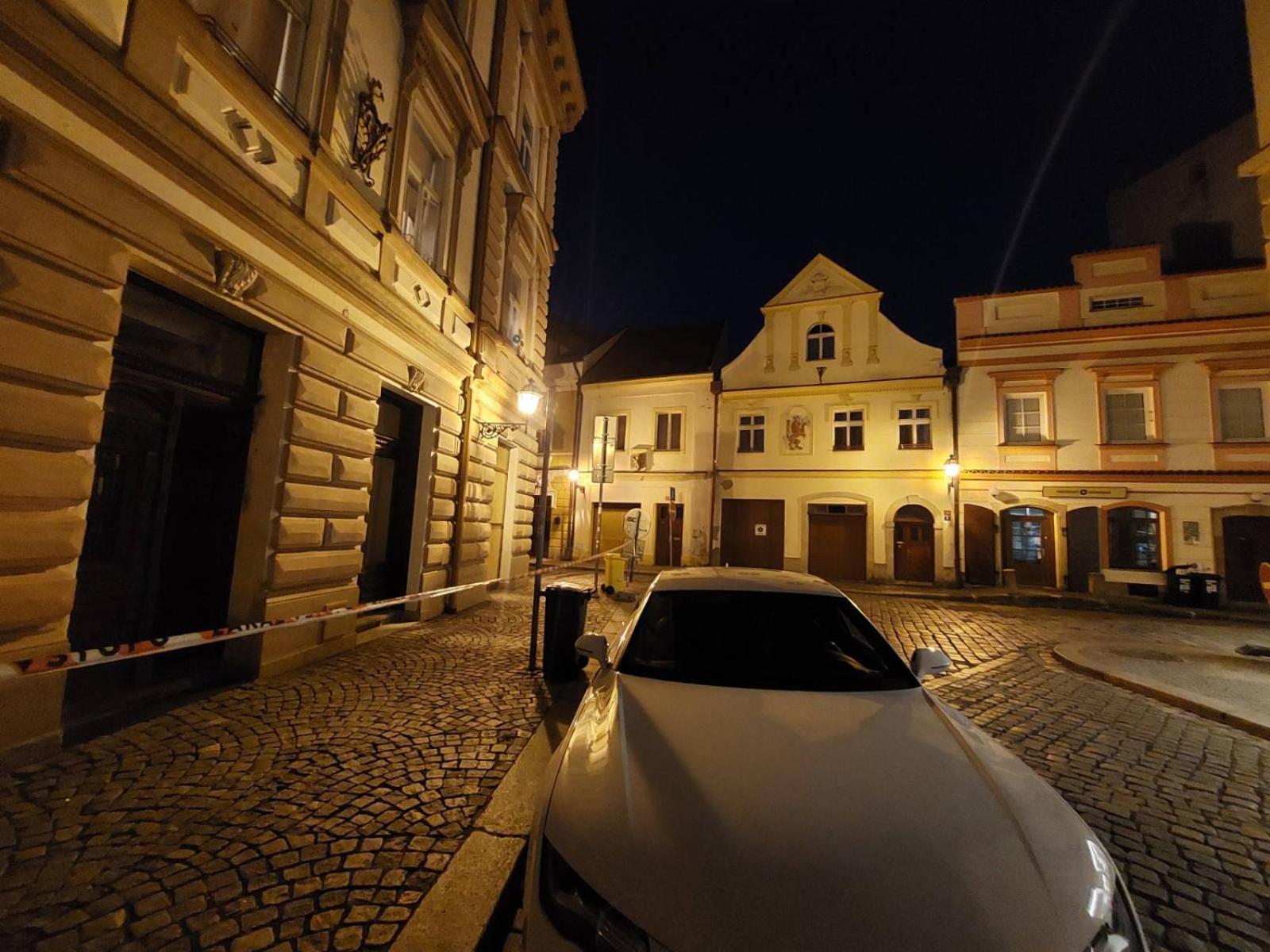 Prostorny Byt V Centru 3 Kk 80 M2 Hradec Kralove Bagian luar foto