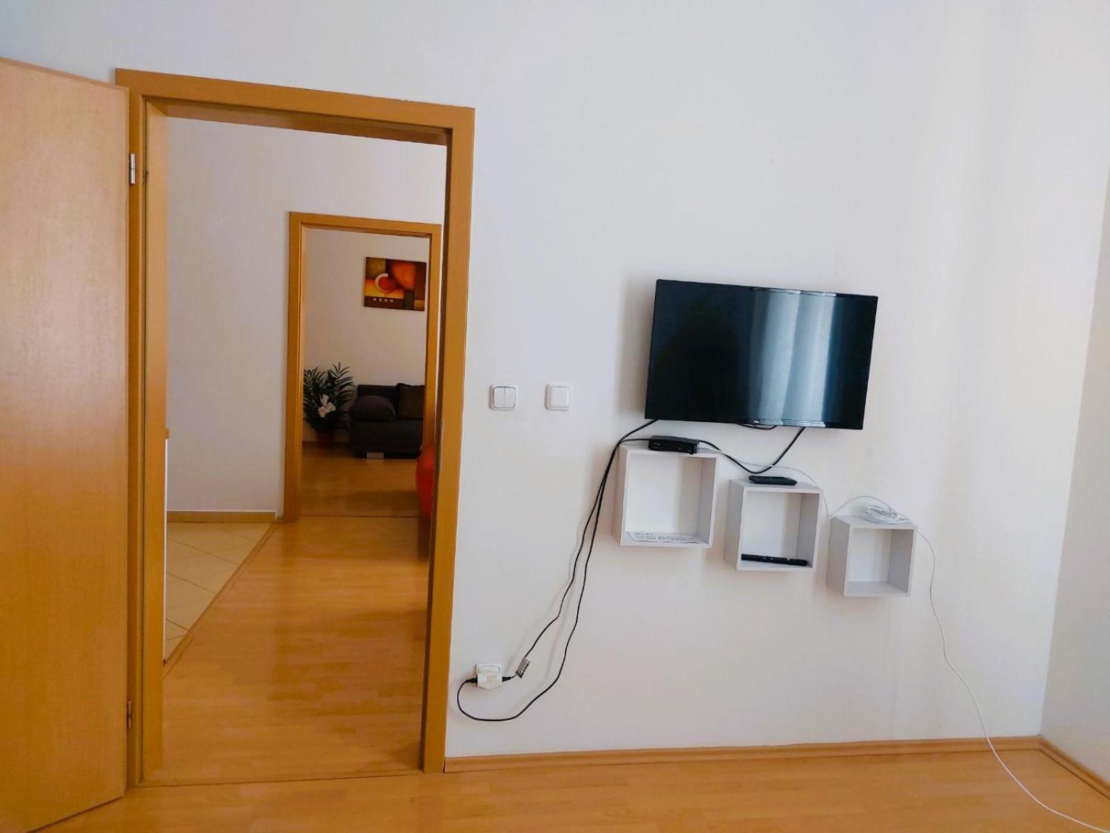 Prostorny Byt V Centru 3 Kk 80 M2 Hradec Kralove Bagian luar foto