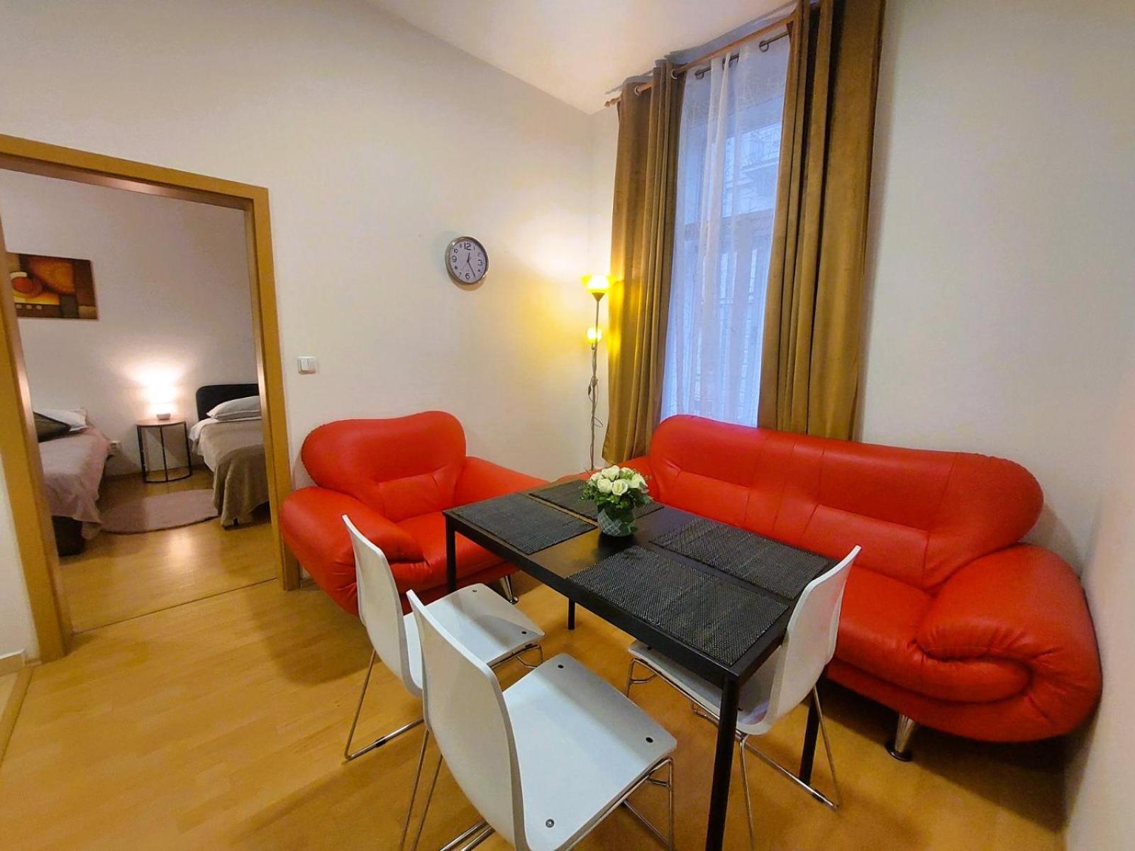 Prostorny Byt V Centru 3 Kk 80 M2 Hradec Kralove Bagian luar foto
