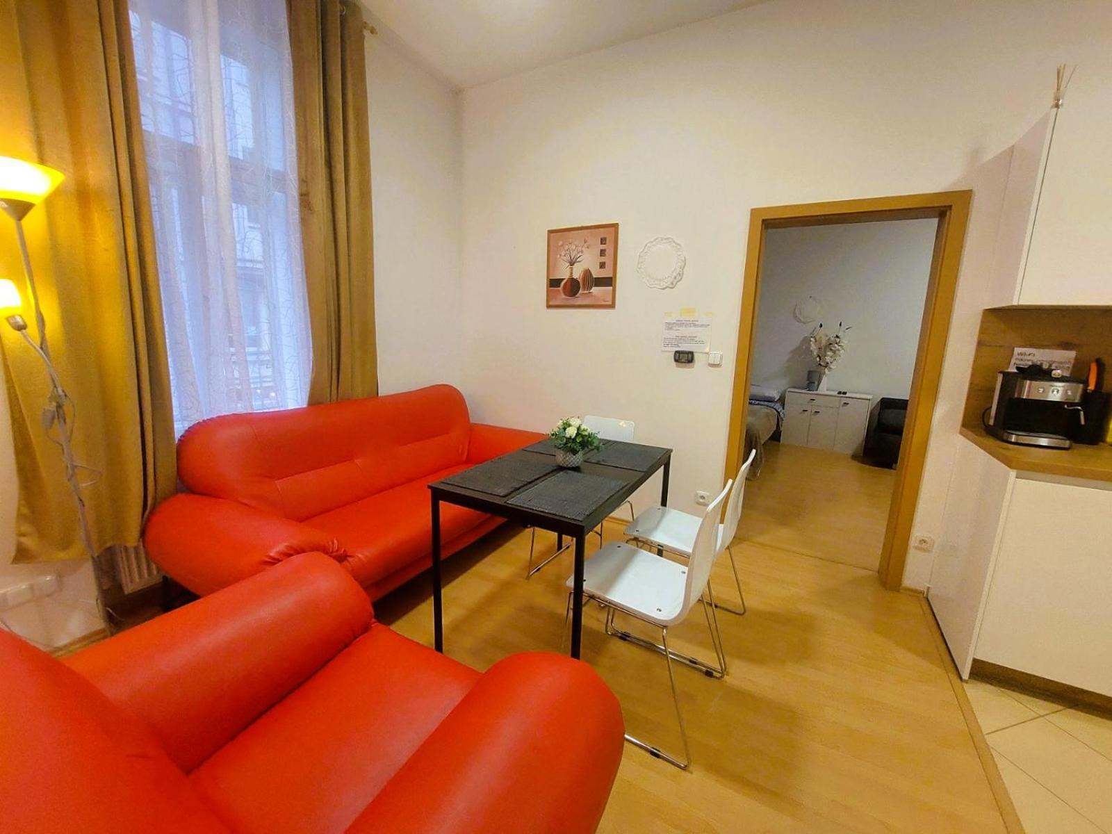 Prostorny Byt V Centru 3 Kk 80 M2 Hradec Kralove Bagian luar foto