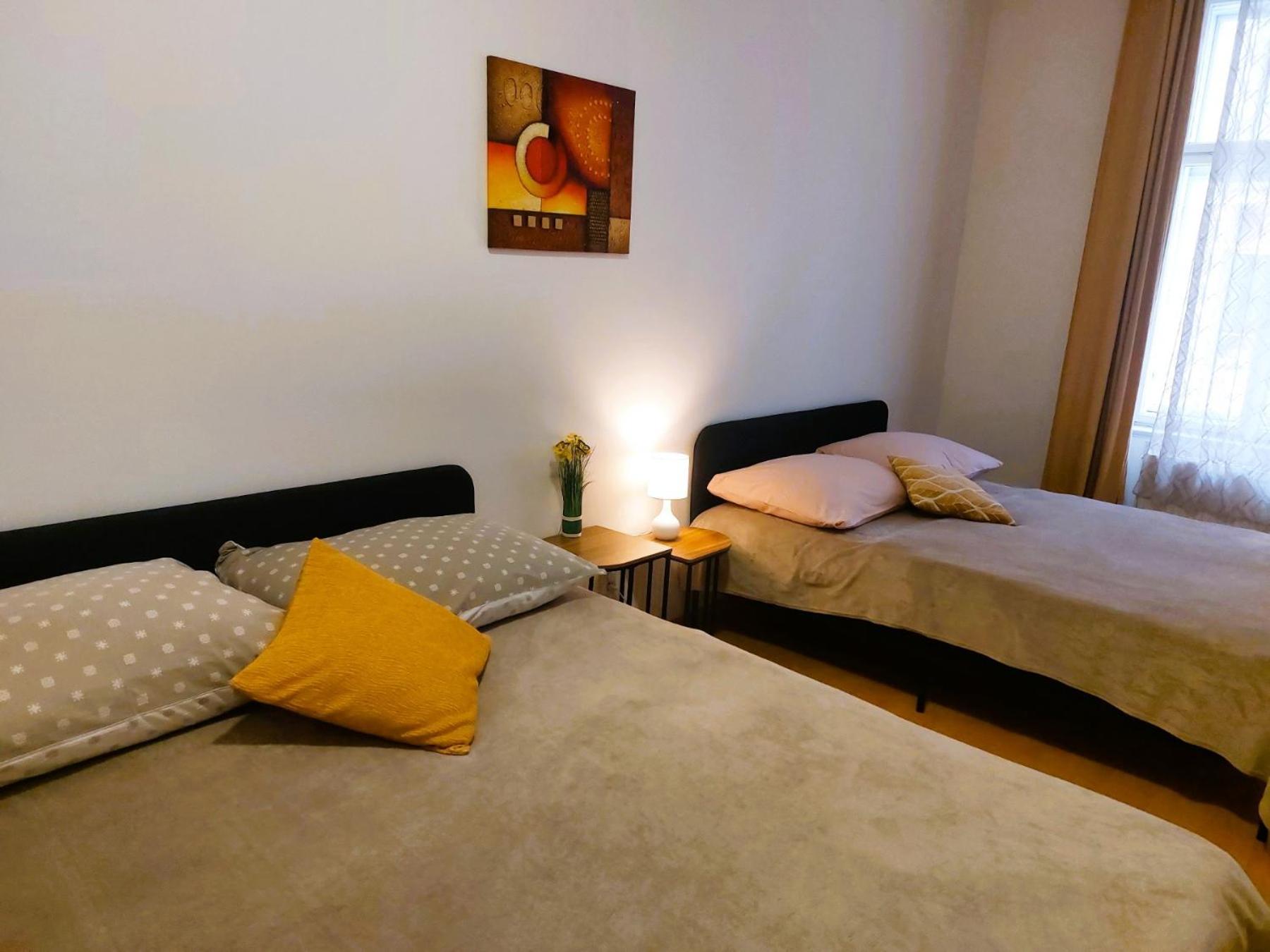 Prostorny Byt V Centru 3 Kk 80 M2 Hradec Kralove Bagian luar foto